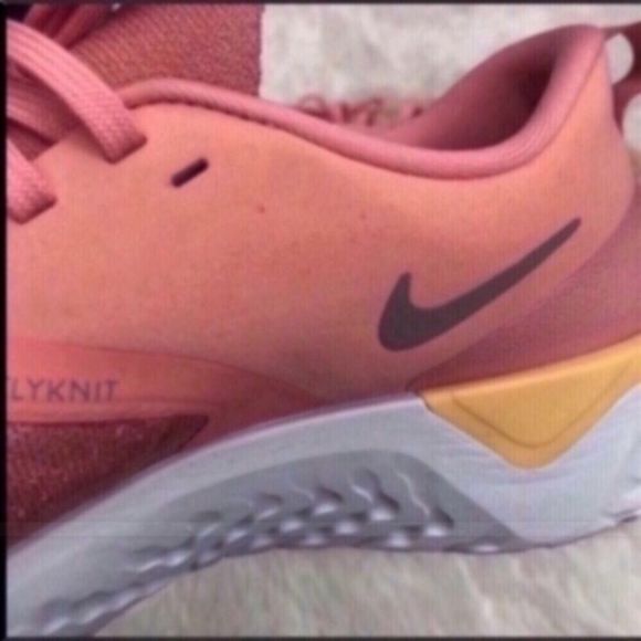 Nike Odyssey React 2 Flyknit Pink Quartz NEW - Picture 8 of 14